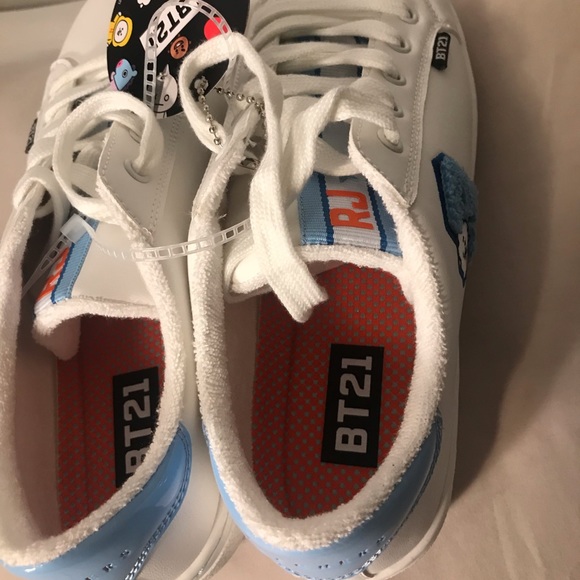 BT21 x Sketchers shoes - Picture 4 of 4